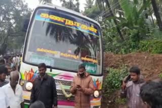 Electric line hits the bus  Five died due to electrocution  തമിഴ്‌നാട്ടില്‍ ബസ് വൈദ്യുത ലൈനില്‍ തട്ടി  തമിഴ്‌നാട്  tamilnadu latest news  tamilnadu  വൈദ്യുതാഘാതമേറ്റ് അഞ്ച് മരണം