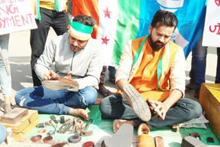 NSUI workers protest against central government for demanding employment in ranchi