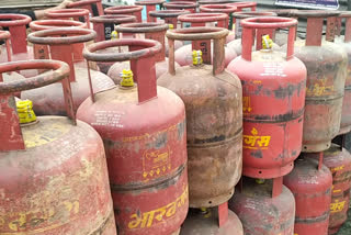 illegal cylinder seized  by supply department