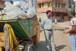 रागावताना पालिका आयुक्त