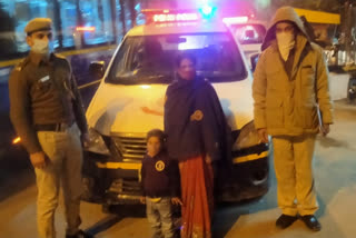 delhi police pcr team introduced missing 4 year old girl to her mother