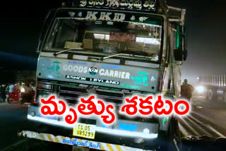 women died in road accident at narketpally