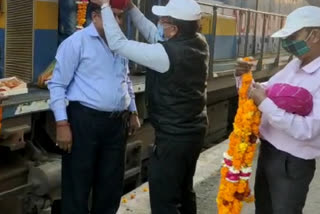 मारवाड़ स्टेशन पहुंची दिल्ली मेल, Delhi Mail reached Marwar station