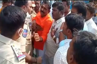 police-arrest-bjp-leaders-at-mellacheruvu-shambulingeshwara-swamy-temple-in-suryapet-district