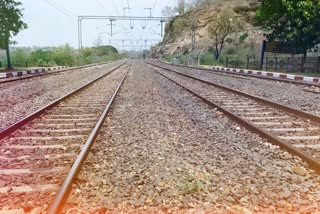 dead-body-found-on-mother-daughters-railway-track-in-janjgir-champa