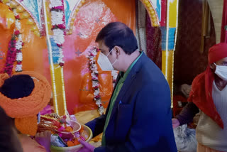 Sujit Basu worshiped at Kapil Muni temple in Gangasagar
