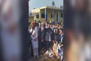 Protest by burning copies of agriculture law on Lohri festival