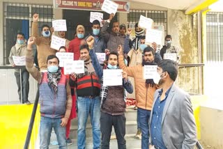 Computer operator protest against Civil surgeon in Sitamarhi