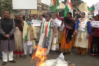 women congress workers protest against agriculture act in dhanbad