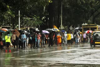 തിരുവനന്തപുരം  മഴ കനക്കുന്നു  അഞ്ച് ദിവസം കൂടി മഴ തുടരും  കേരളത്തിൽ മഴ തുടരും  നെയ്യാർ,അരുവിക്കര ഡാമുകളുടെ ഷട്ടറുകൾ തുറന്നു  ഷട്ടറുകൾ തുറന്നു