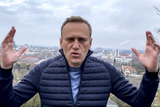 Kremlin foe Navalny says he will fly home despite threats