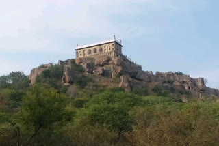 When will the government build collapsed wall of Golkonda fort?