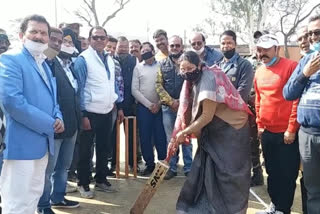 MP Annapurna Devi inaugurated District Cricket tournament in koderma