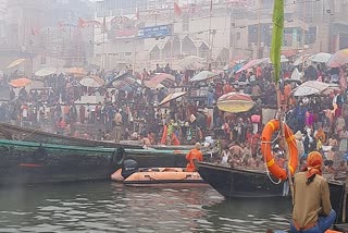 devotees-take-a-bath-in-river-ganges-on-the-occasion-of-makar-sankranti