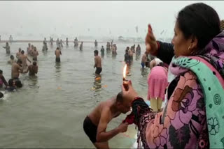 thousands-of-devotees-took-a-holy-dip-in-sangam-in-prayagraj