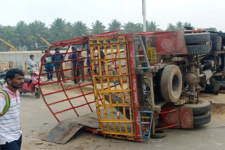 Bengaluru: Gas cylinder filled lorry overturned