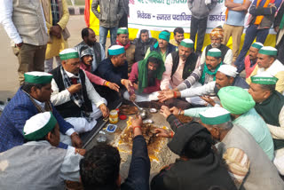 Farmers did on Makar Sankranti hawan at chilla border