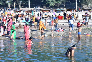 Mass of devotees gathered in Guarighat Jabalpur