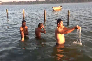 Devotees dip on maa narmada river in Makar Sankranti