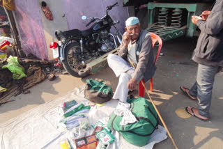 This octogenarian has been making hats for protesting farmers