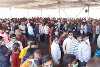 A large crowd of devotees in Shirdi on the occasion of Thursday and Makar Sankrati holidays