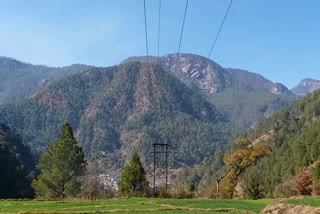 high-tension-line-wires-swinging-above-fields-in-ganeshpur-uttarkashi