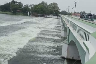 water opened from kallanai dam