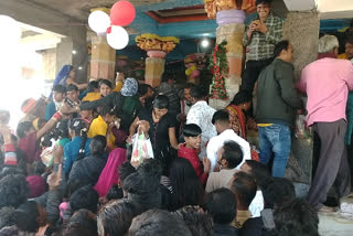 crowd of devotees