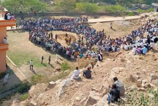 pelt stones at police team in karauli