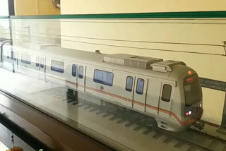 celebrate the birthday day in Jaipur metro, जयपुर मेट्रों में बर्थ डे सेलिब्रेशन