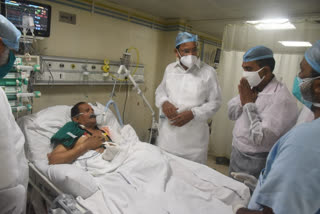 Vice-President Naidu visits Union minister Naik in hospital