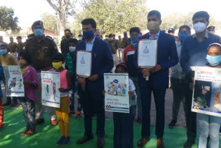 The collector flagged off the awareness chariot in Chhindwara