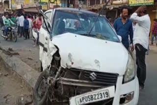 lorry hit car in road accident