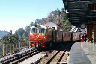 tourists-reaching-the-queen-of-hills-shimla