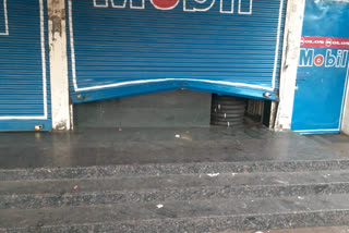 Thieves stole five shops in City Kotwali police station area in durg