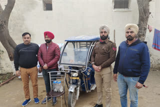 two e-rickshaw drivers arrested with female thief in Karnal