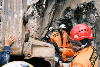 Damaged roads, lack of gear hinder Indonesia quake rescue