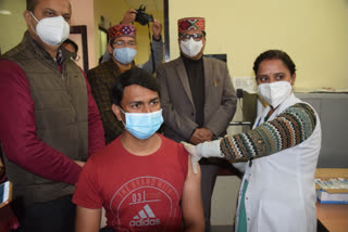 100 Corona warriors vaccinated in Kullu