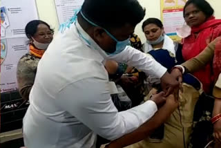 Asha worker vaccinated in Ambikapur