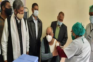 civil surgeon dr arun tiwari got himself vaccinated
