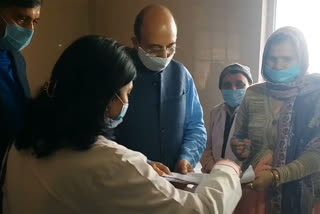 स्वास्थ्य मंत्री ने CHC में वैक्सीनेशन प्रक्रिया का किया निरीक्षण