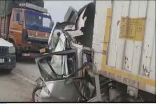 number of vehicles get collide in gajiyabad eastren express high way