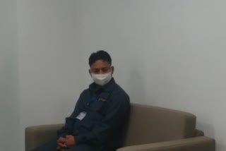 staff member of sanitization department got country first vaccine in Delhi AIIMS