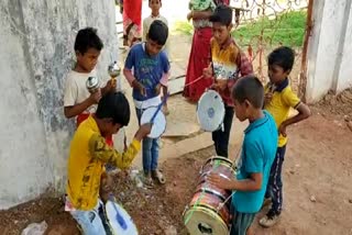 11-year-old-kid-making-raju-band-party-and-earning-money-with-friends-in-dhamtari