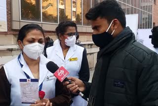 nursing officer biji tomy from LNJP hospital got first corona vaccine