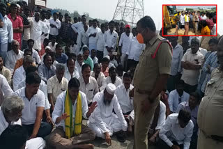 ex mla janardan reddy blocked nanyal banaganapalli road in kurnool district