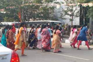 bjp-activists-returning-home-from-amith-shah-welcome-program