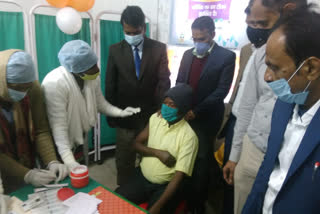 110 people gets covid 19 vaccine on first day in Sahibganj