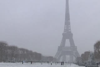 Snow dusts Paris landmarks as cold spell hits