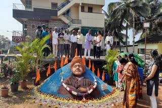 Vivekananda's sand artwork attracting everyone at darwad